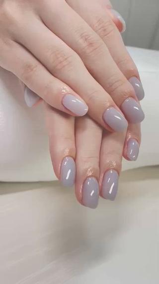 透明感がたまらないアイスブルー
(こちらはホワイトをベースにしブルーを追加で塗っています)