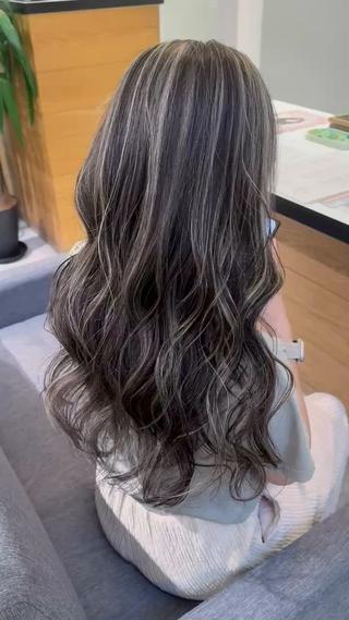 ロング カラー 福井 珠乃のヘアスタイル