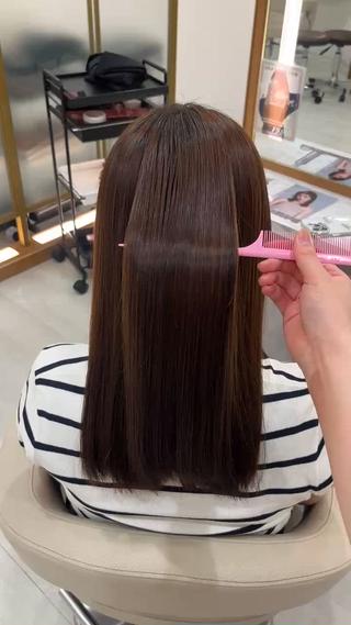 くせやうねりでお悩みの方に
縮毛矯正でまっすぐなツヤツヤに️ 