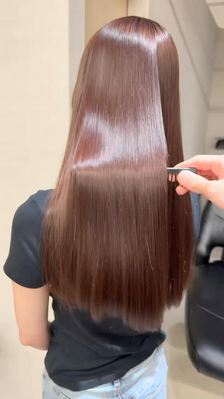 とにかく髪のダメージが気になる方へ
髪質改善トリートメントで艶髪に 