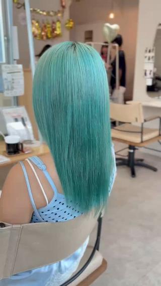 セミロング 艶感カラー🫧三浦 衣織のヘアスタイル