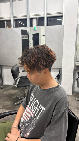 縦落ちツイストスパイラルパーマ!
セットもとても簡単でしっかりパーマ感もしっかりでます!