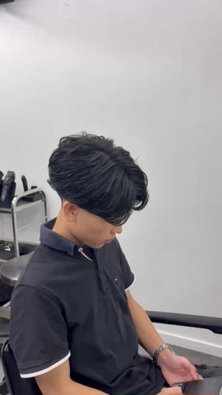 毛流れフェザーパーマ!
最近流行りの大人質感もあり直毛、くせ毛でも毛流れも作れるパーマ!
スタイリングもオイルやバームを付けるだけでも決まる!
ノーセットでも全然OK