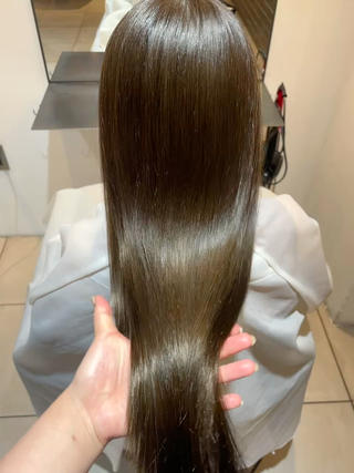 うるさら髪
手触り、指通りの良いヘア目指しませんか?
2000円で美髪作れます☆♪