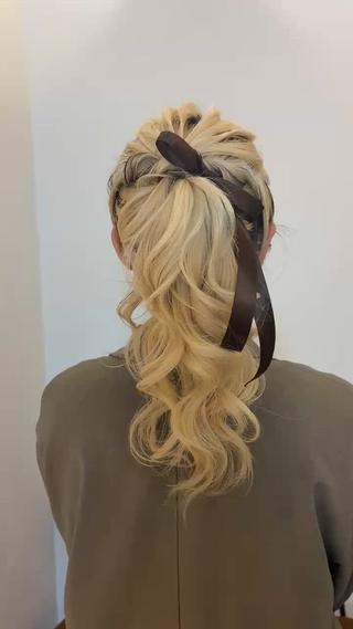 セミロング ヘアアレンジ 吉岡 茉穂のヘアスタイル