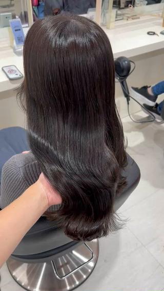 赤みを消したい方にash greige
暗いけど重すぎないカラーで大人女子に 