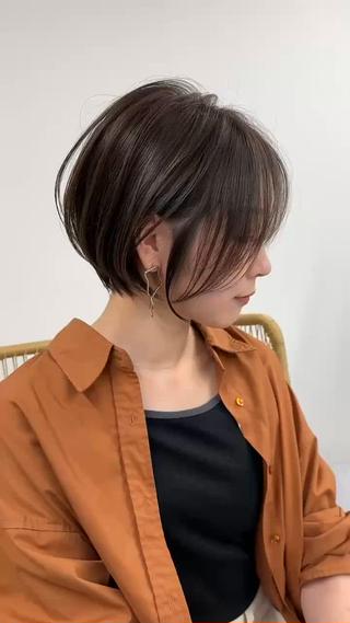 ショートヘアは、カットと縮毛矯正のバランスが仕上がりを大きく左右します。
骨格・髪質・クセを見極め、自然な丸みを残したショートスタイルをご提案します
朝まとまらない
広がる・うねる
縮毛矯正をするとペタンとなる
そんなお悩みがある方はぜひ一度ご相談ください