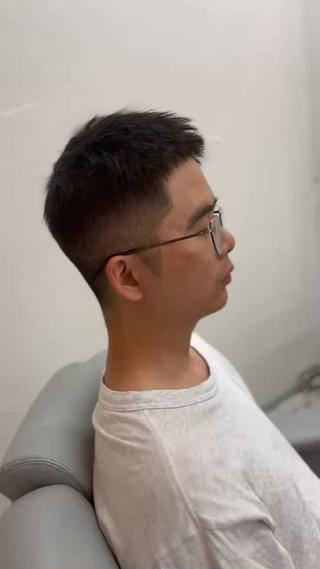 ショート 杉山 友哉のヘアスタイル