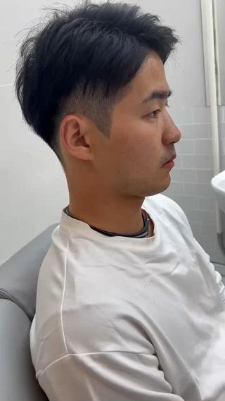 ショート メンズ 杉山 友哉のヘアスタイル