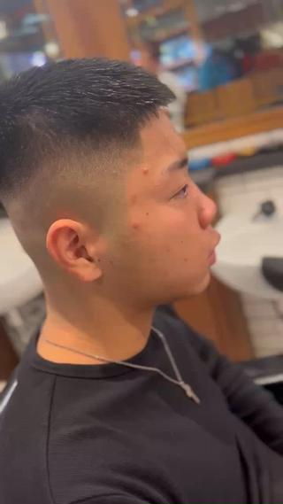ショート メンズ 杉山 友哉のヘアスタイル