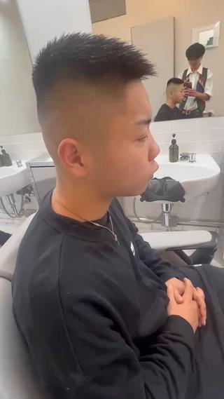 ショート メンズ 杉山 友哉のヘアスタイル
