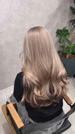 ハイトーン好き必見

明るさと透明感にこだわったホワイトミルクティー

池袋でブリーチカラーをしたい方ぜひ！ 