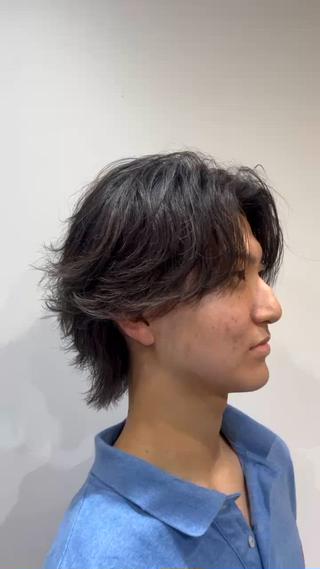 センターパートウルフ×強めのニュアンスパーマ