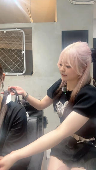 ロング ブリーチなしカラー/ エクステ/スズ‎🤍のヘアスタイル