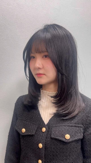 medium layer style ⋆。˚✩
┈┈┈┈┈┈┈┈┈┈┈┈┈┈┈┈┈┈
巻いてもストレートでもカワイイ万能スタイルです️
お客様のライフスタイルに合わせてカットさせて頂きます!
Instagram : yori_kokoro