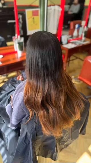 ロング カラー 米倉 麻衣のヘアスタイル