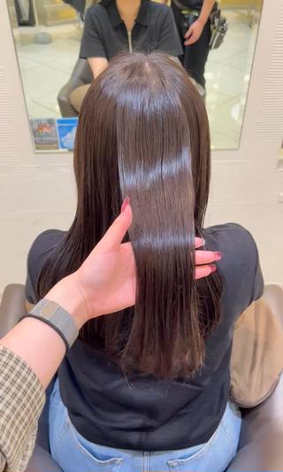 お客様の髪質に合わせたトリートメント
1stpでここまでツヤツヤに、、