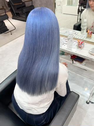 ブルーグレー
ハイトーンカラー
色落ちはグレーっぽくなってブロンドに落ちます♡