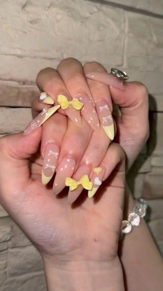 推しネイル️
ドット リボン フレンチ