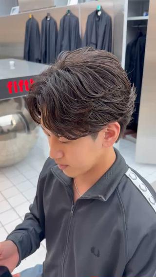 人気のフェザーパーマ
初パーマやニュアンスセンターパートに飽きた方にオススメ◎