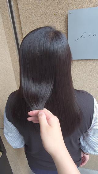 髪質改善ストレート
トリートメント感覚で縮毛矯正が出来ます
トリートメント成分の薬液をとph濃度が低い薬液を配合することで
ハイダメージの方や癖の強い髪にも対応致します。