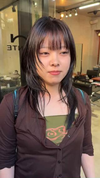 セミロング レイヤーカット\ウル フ　chinatsuのヘアスタイル