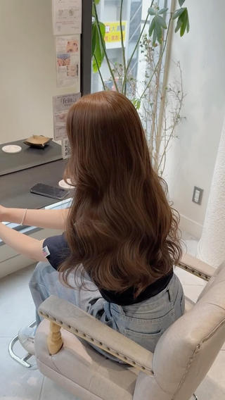 ブリーチなしで明るくしたい方や透明感を出したい方に
おすすめのメニューです!
1度で明るくなる程度は個人差があります
2〜3回ほど続けることをおすすめします