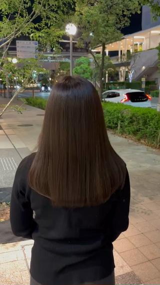 イルミナカラーで透明感グレージュブラウン
光に当たった時の透け感がたまらなく可愛いです
