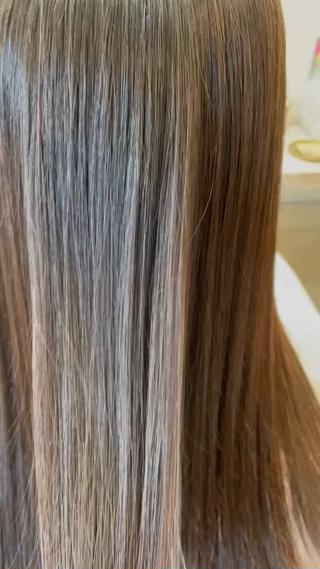ミディアム 津田 あかねのヘアスタイル