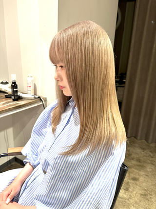 ミルクティーベージュ
1番人気のお色です

#カラーモデル
#ブリーチモデル
#ミルクティーベージュ
#ベージュカラー
#髪質改善カラー 