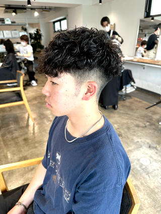 スペインカール
波巻き、波折、スパイラル、全てをミックスして360°カッコよく

#ツイストスパイラル
#メンズパーマ
#ツイストパーマ
#メンズ
#波巻きパーマ#波打ちパーマ
# 波巻きツイスト
#時短セット
#メンズカット
#朝のセット3分 
