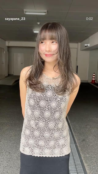オリーブグレージュとレイヤーカット
