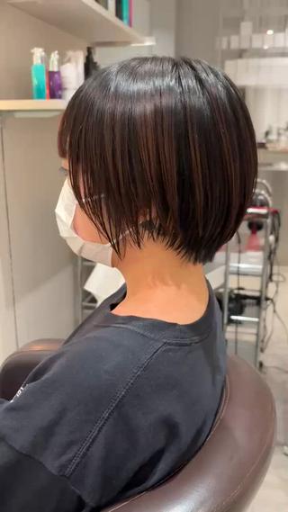 顔周りの長さを残したshort style