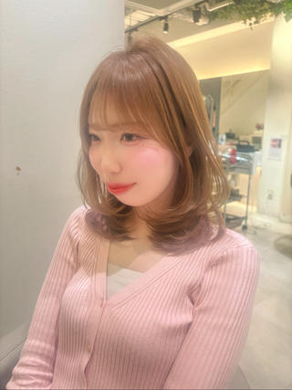 動き出したい方必見！
顔まわりはもちろん表面にもたっぷりレイヤーを入れて内巻きだけで可愛くなります 