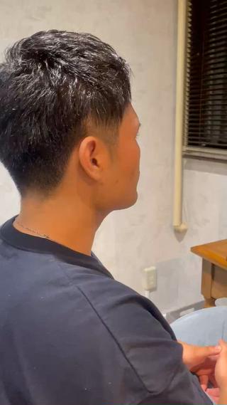 メンズカット
トップ立ち上がりがつくように短め
N.ジェルグリースで仕上げてます 