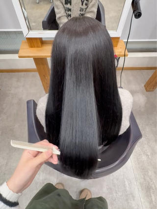 2step treatment
トリートメントで髪の内部から補修することで艶感のあるサラサラヘアに！！
クーポンございますのでぜひご予約お待ちしております 