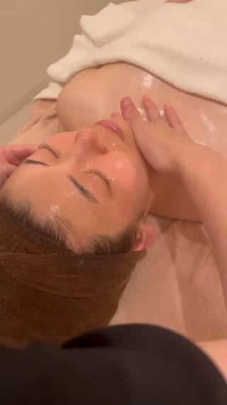 フェイシャル中の風景をチラッと
お顔も気分も上向きに