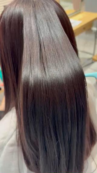 美髪ストレートとカラーを同時に…
サラツヤになりました