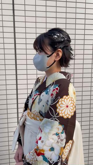 卒業式のヘアセット、着付けのご予約も承り中。
お電話でもご予約出来ますのでお気軽にご連絡ください