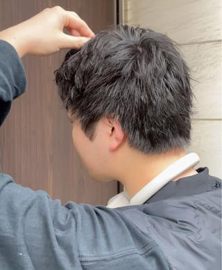 men'sのスパイキーショート
ピンパーマで巻いてショートでも動きのある質感に…