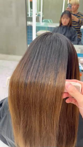 ロング Ruriブリーチ 酸性ストレートのヘアスタイル