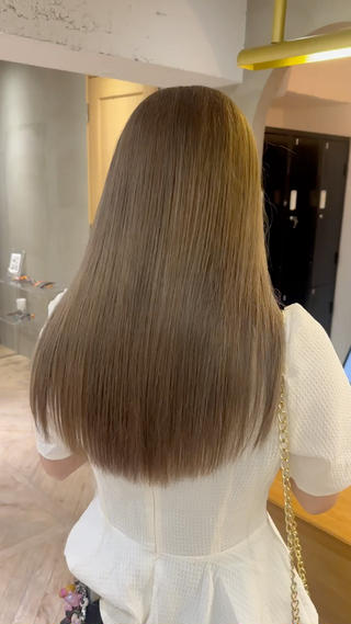 ツヤ感をplusしたナチュラルブリーチカラー
LOREN 栄/久屋大通
《住所》
名古屋市東区東桜1-10-3則武ビル3F

【地下鉄栄駅　5B番出口徒歩1分】



★オージュア、TOKIO取り扱い
★ブリーチ、ダブルカラーで満足の透明感！
★ベージュカラーならお任せ下さい


♪Instagram♪
@tme__0926
 