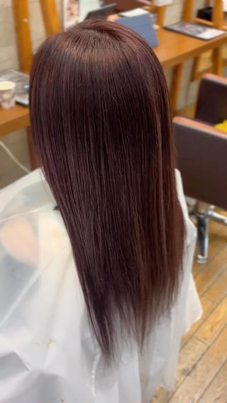 艶のあるヘアカラー
ラベンダーを少し入れたpink
3種類のトリートメントをいいとこ取りしたトリートメント
ハイライトを生かしたカラー 