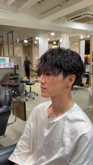 波巻きツイスパ
誰がみても綺麗なパーマ
.
キレイなカットとキレイなパーマ
カットがキレイじゃないとカッコいいパーマにはなりません。
“こだわりのカットとパーマ、理想×似合わせ”
必ず理想を超えるパーマスタイルに
一番カッコイイを一緒に創りましょう