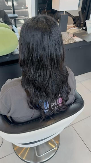 ロング パーマ 会田 寧生のヘアスタイル
