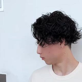 ミディアム カラー パーマ メンズ 朝楽メンズパーマ 🥇メンズカット吉田のヘアスタイル