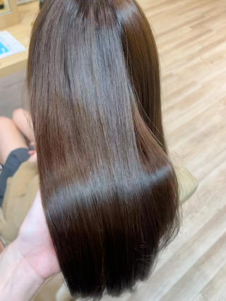 初めてのカラーの方にもイルミナカラーでダメージケアしながらツヤ感のあるカラーにできます
