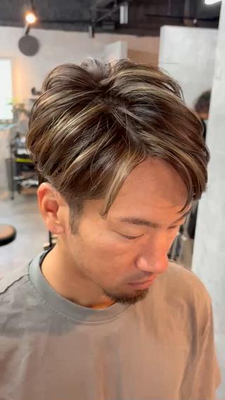 メンズ限定のメニューになります!
白髪をうまくぼかしながら、コントラストの効いたハイライトスタイルへ