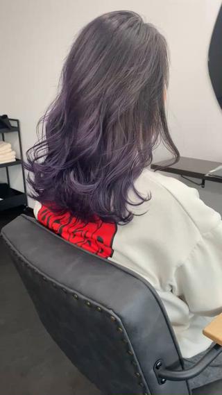 ダブルカラーでバレイヤージュ風スタイルに
程よいパープルで褪色中も抜群に綺麗が続きます