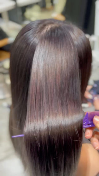 落ち着いた紫が光に当たるとピンクに見える絶妙なカラー
髪質に合わせたトリートメントでツヤツヤにします
カラーモデル/パープル/ピンク/ダークパープル/表参道/神宮前/外苑前